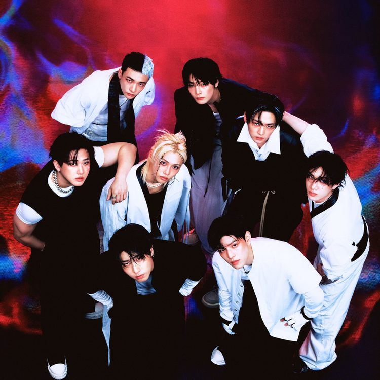 STRAY KIDS