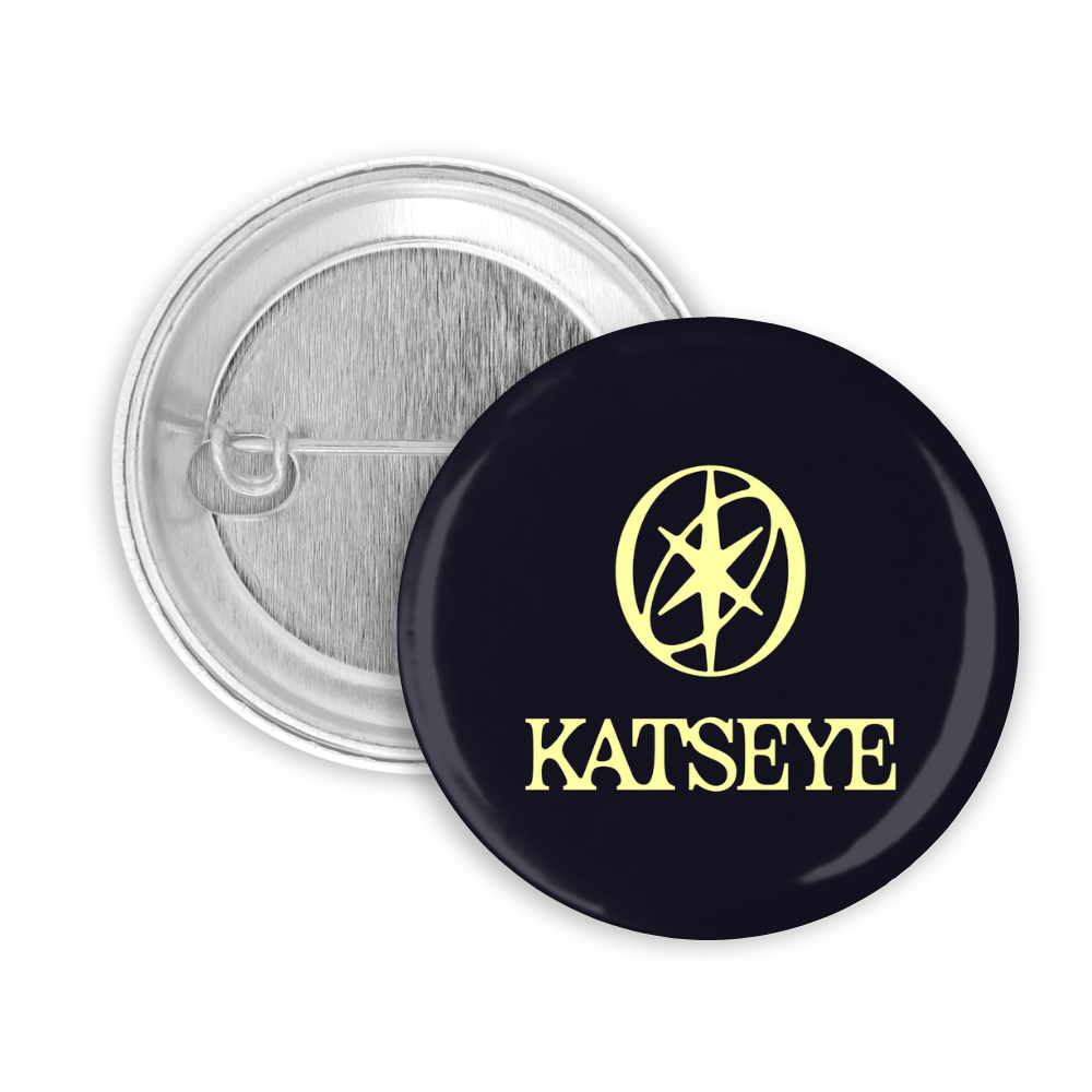 KATSEYE PLACKA 50MM