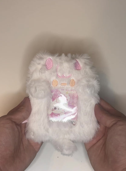Fluffy photocard holder s výsuvnou šňůrkou