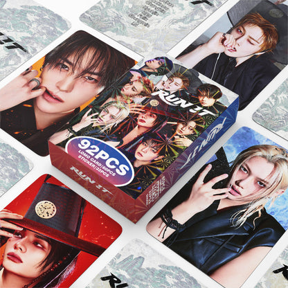 STRAY KIDS RUN IT HOLOGRAFICKÉ LOMO CARDS 92KS
